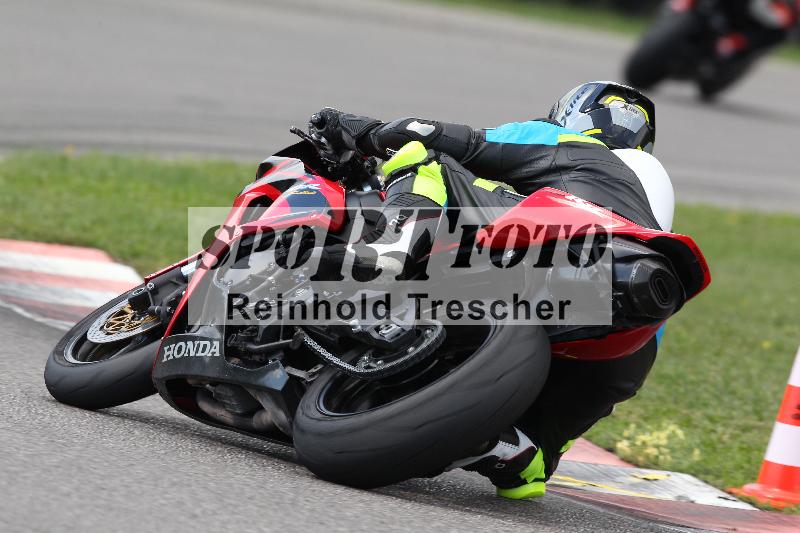 Archiv-2022/62 09.09.2022 Speer Racing ADR/Gruppe gelb/backside